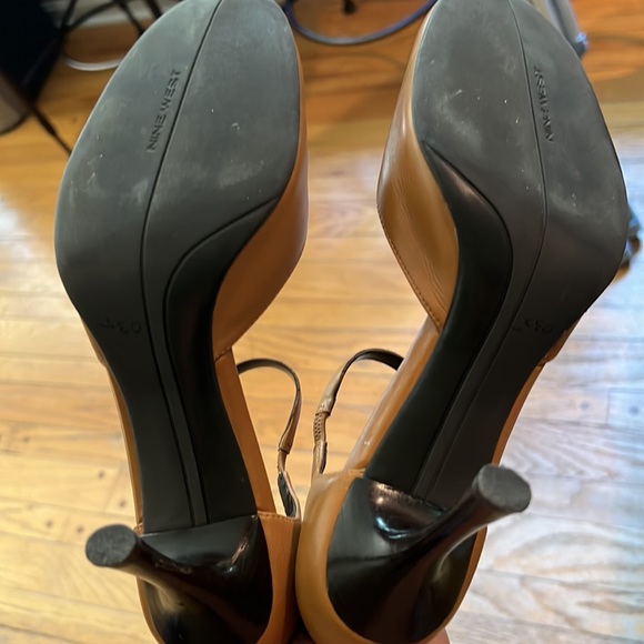 Nine West Tan Heels - Picture 4 of 4